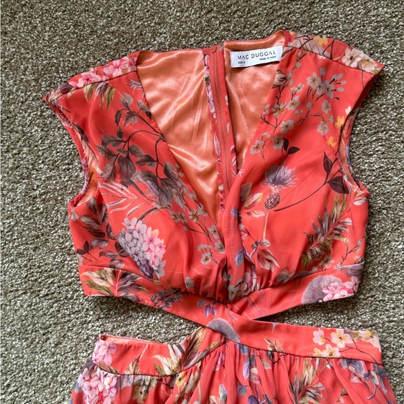 Mac Duggal size 8 floral cut out - Picture 4 of 5